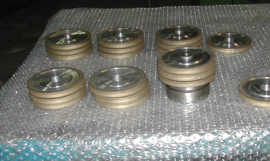 Manufacture of grinding wheels to cut glass